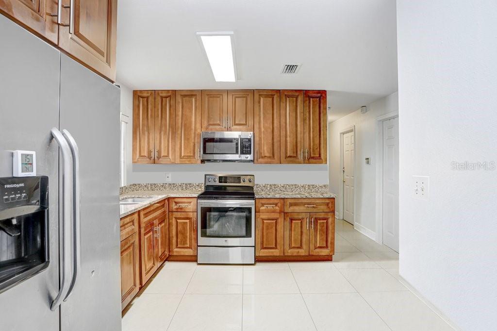 6923 N Himes Ave Property Photo 3
