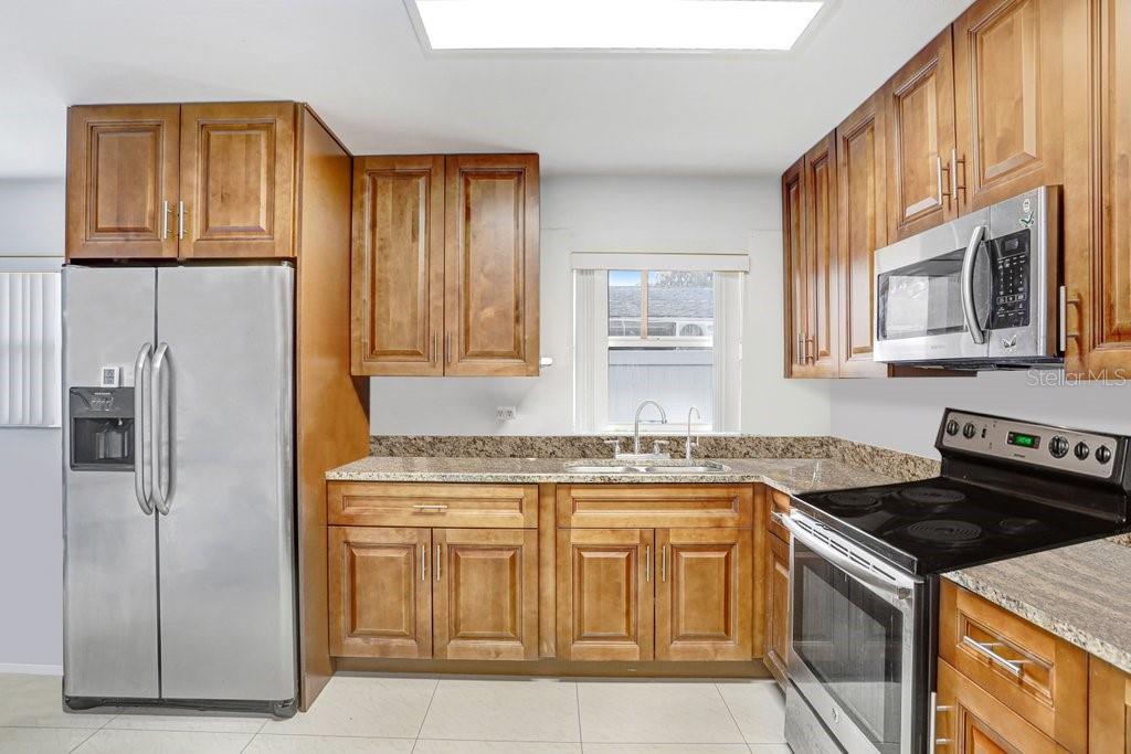 6923 N Himes Ave Property Photo 4