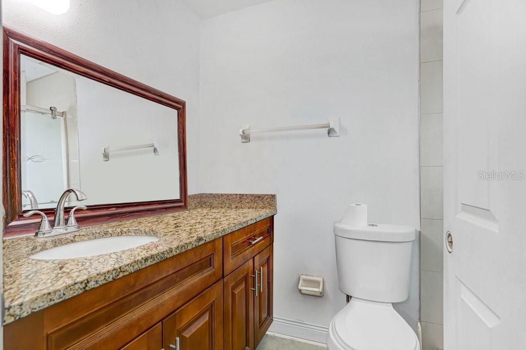 6923 N Himes Ave Property Photo 6