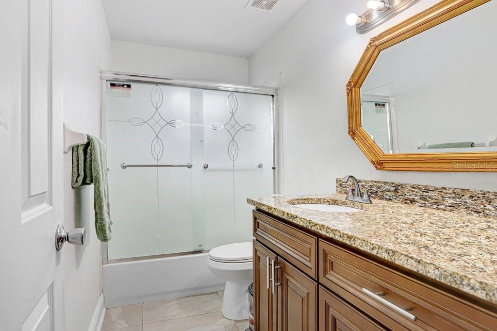6923 N Himes Ave Property Photo 9