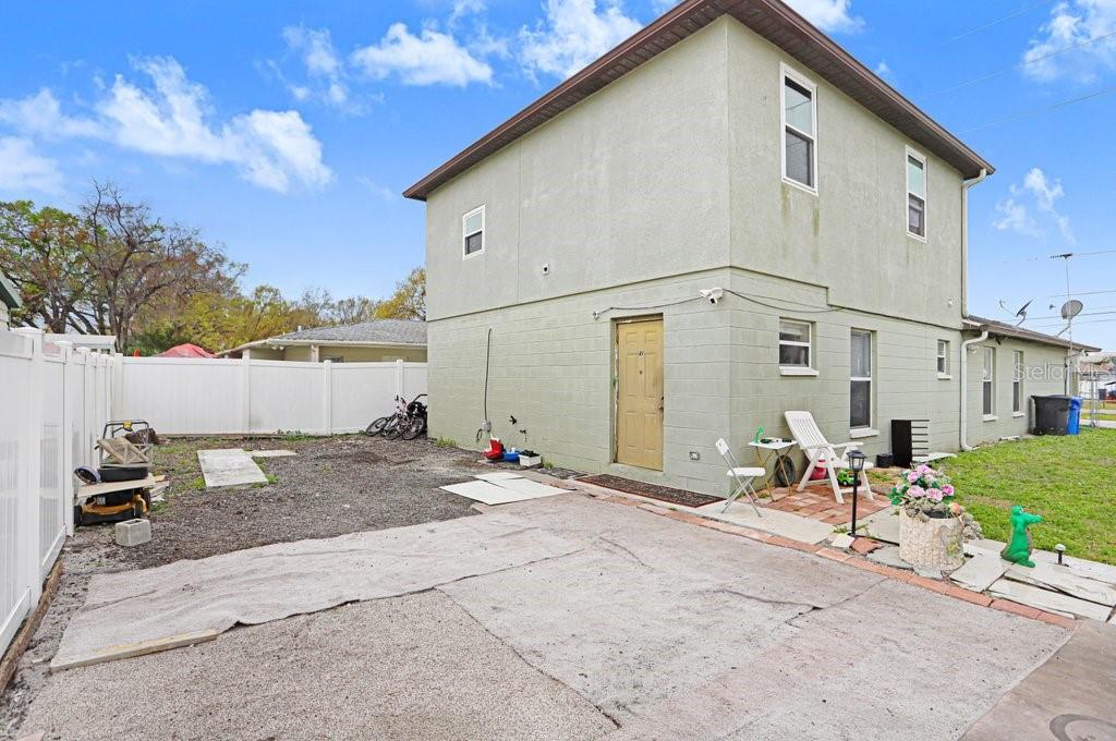 6923 N Himes Ave Property Photo 16
