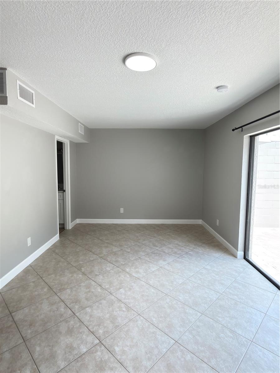 8443 N Grady Ave Property Photo 4