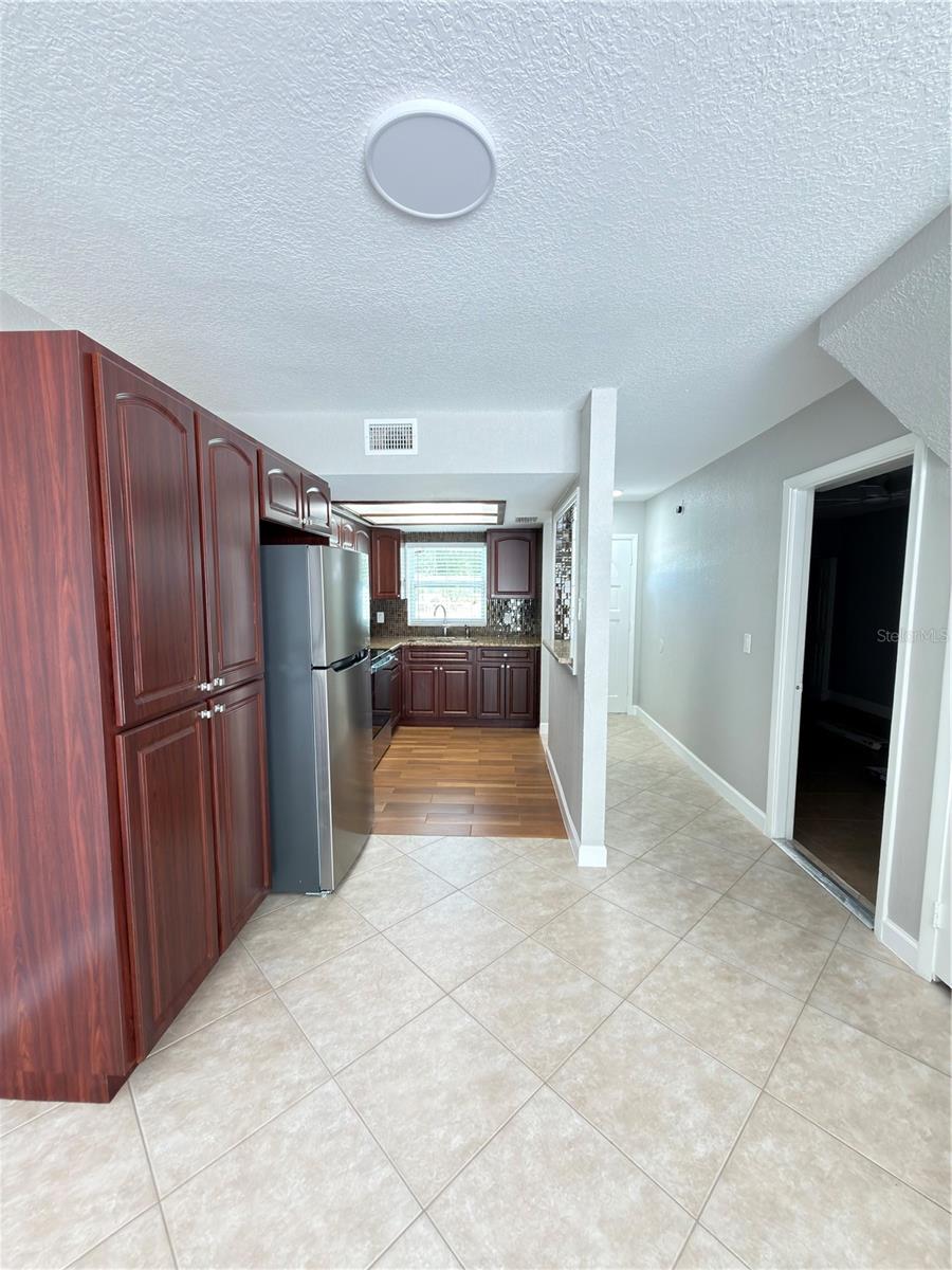 8443 N Grady Ave Property Photo 7