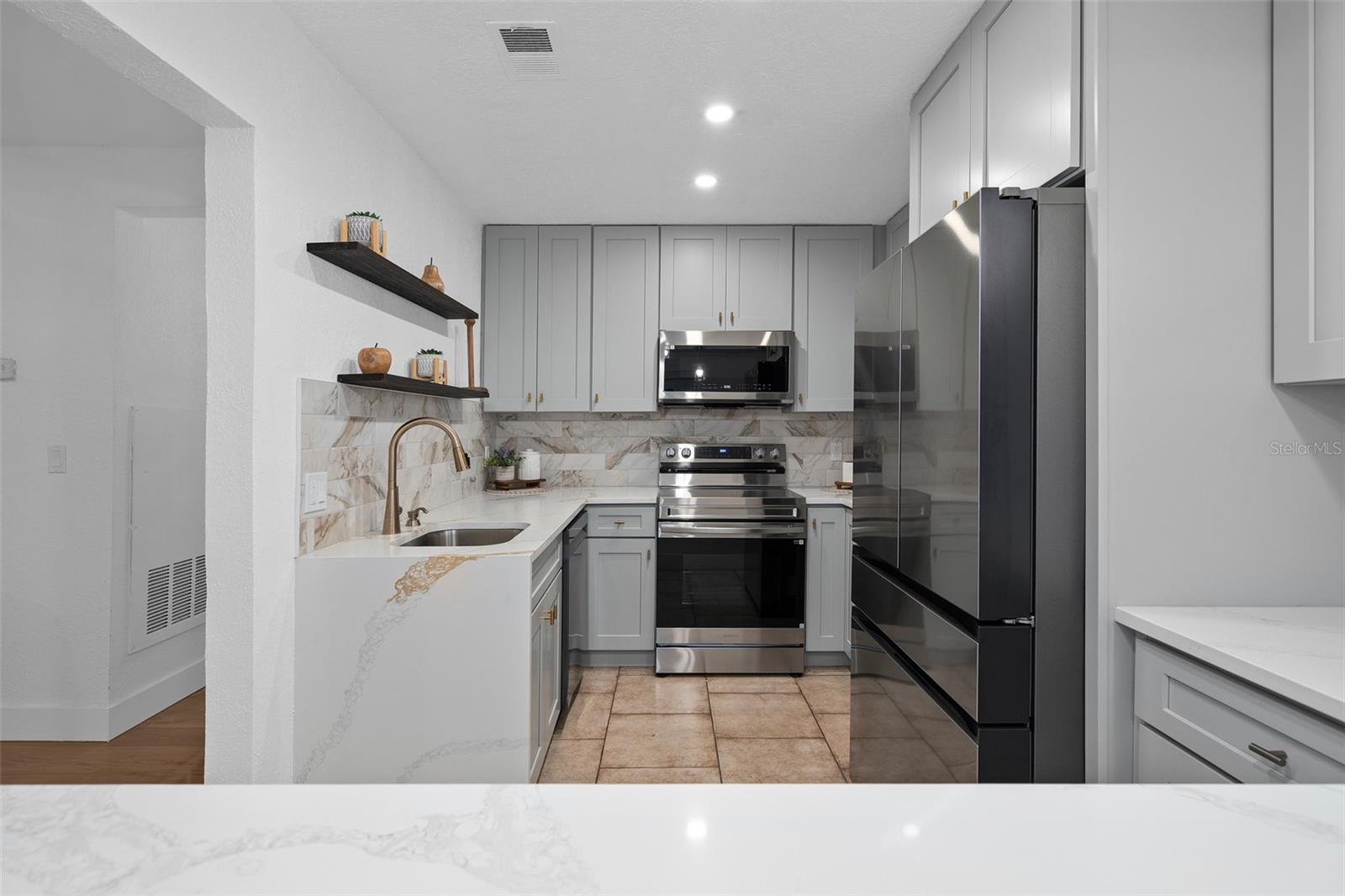 4190 Versailles Dr #4190d Property Photo 13