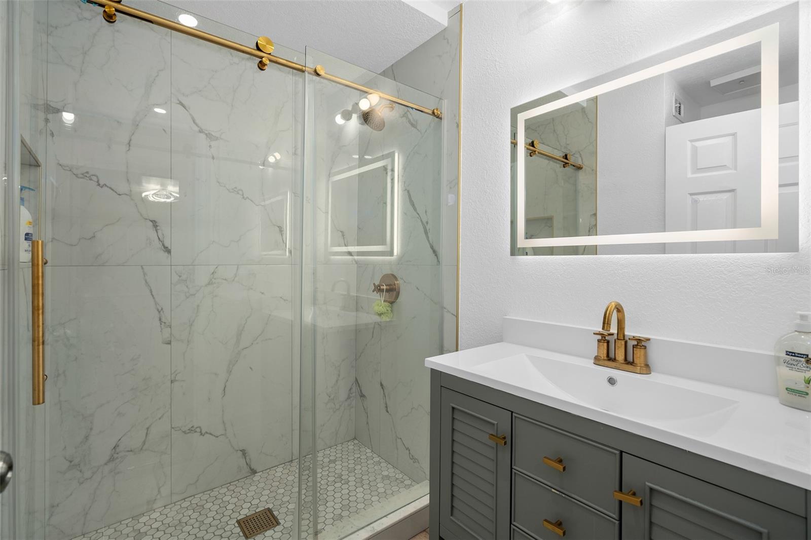4190 Versailles Dr #4190d Property Photo 19