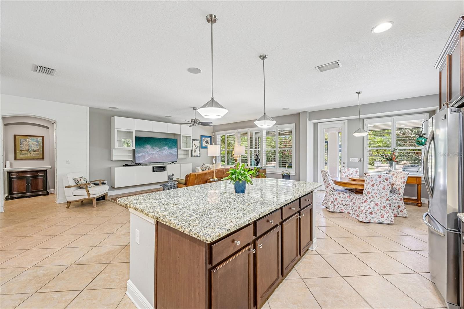 6651 Current Dr Property Photo 6