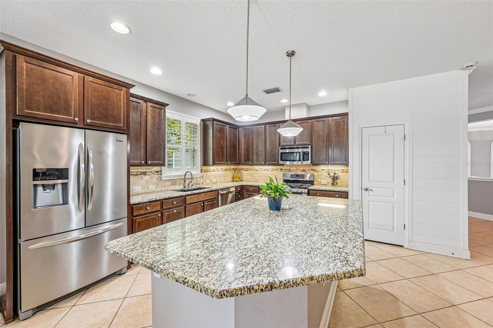 6651 Current Dr Property Photo 8
