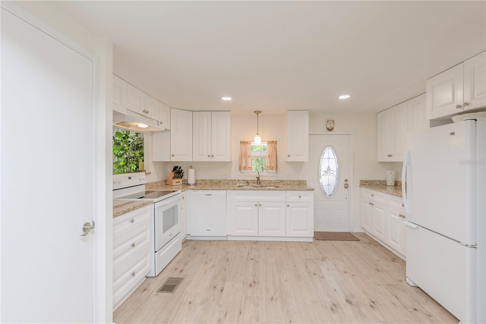 4851 W Gandy Blvd #23c Property Photo 6