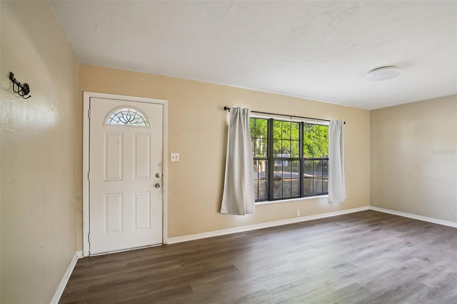 1415 Wood Ave Property Photo 3