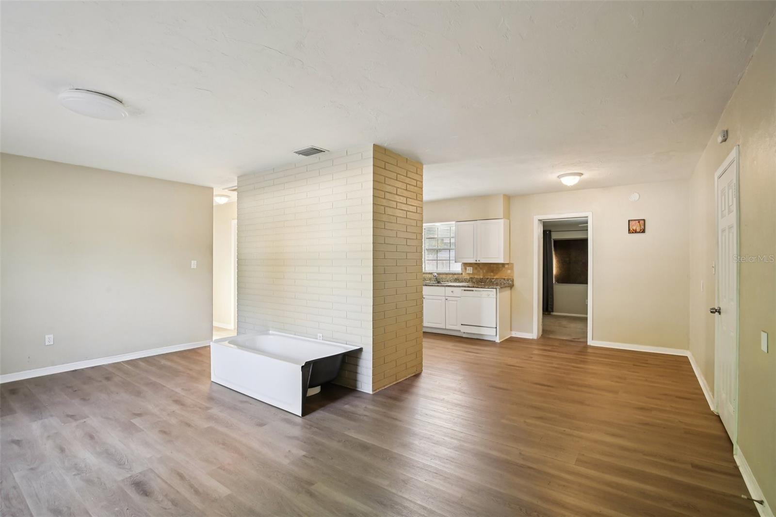 1415 Wood Ave Property Photo 6