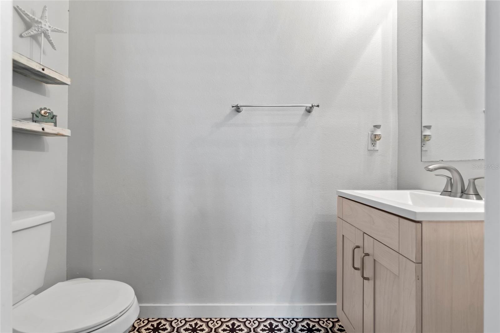 7240 102nd Ln Property Photo 3