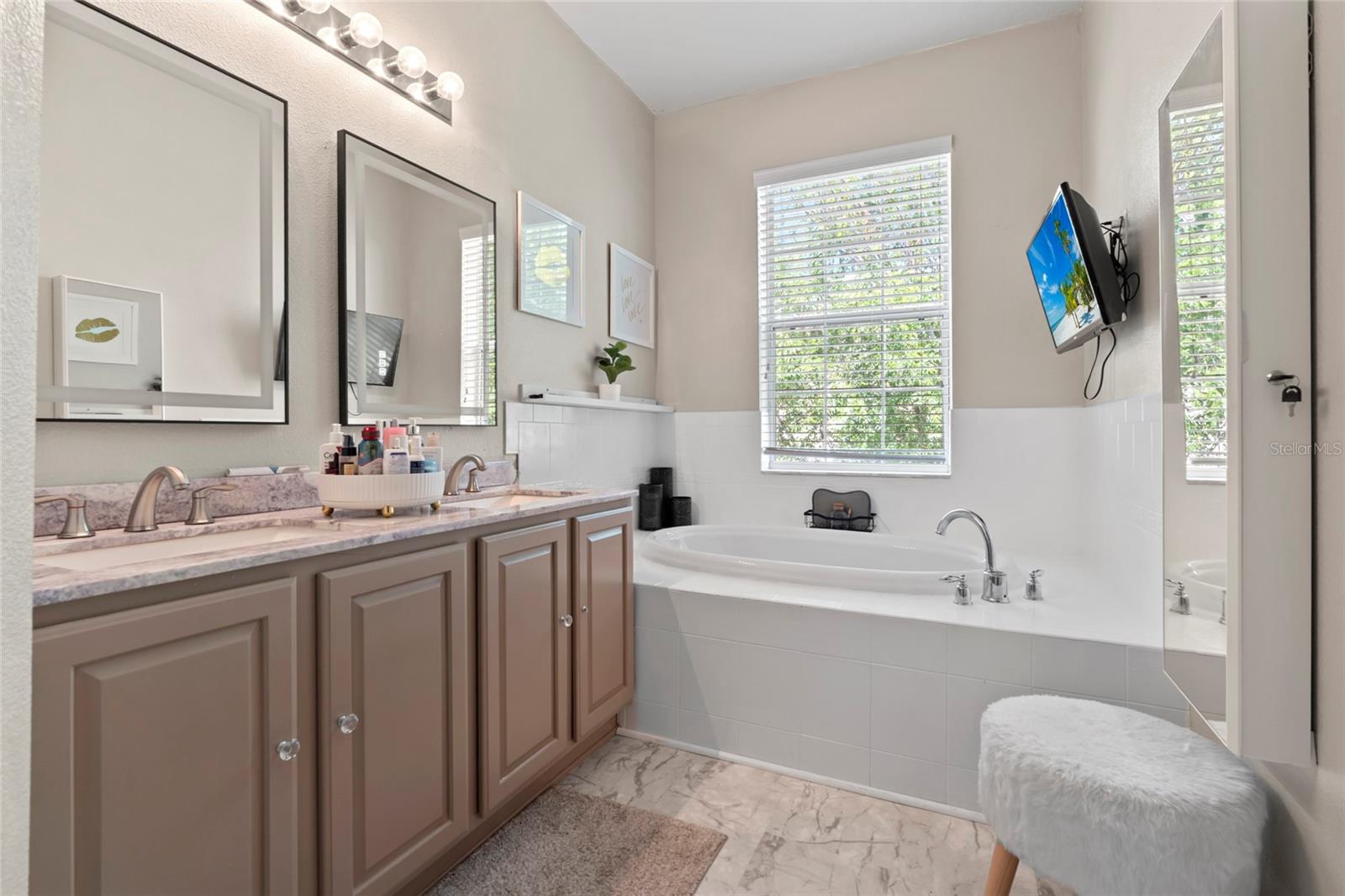 7240 102nd Ln Property Photo 12