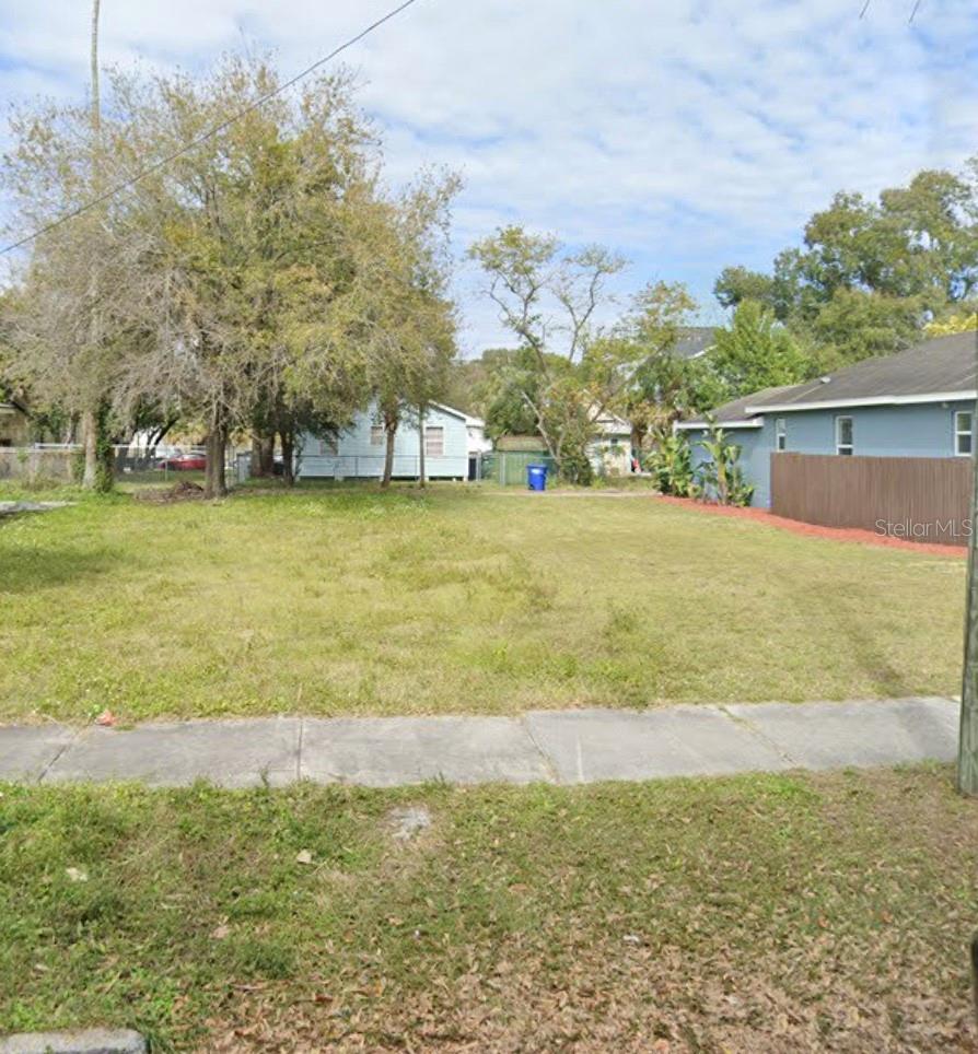 2133 W SPRUCE ST Property Photo 1