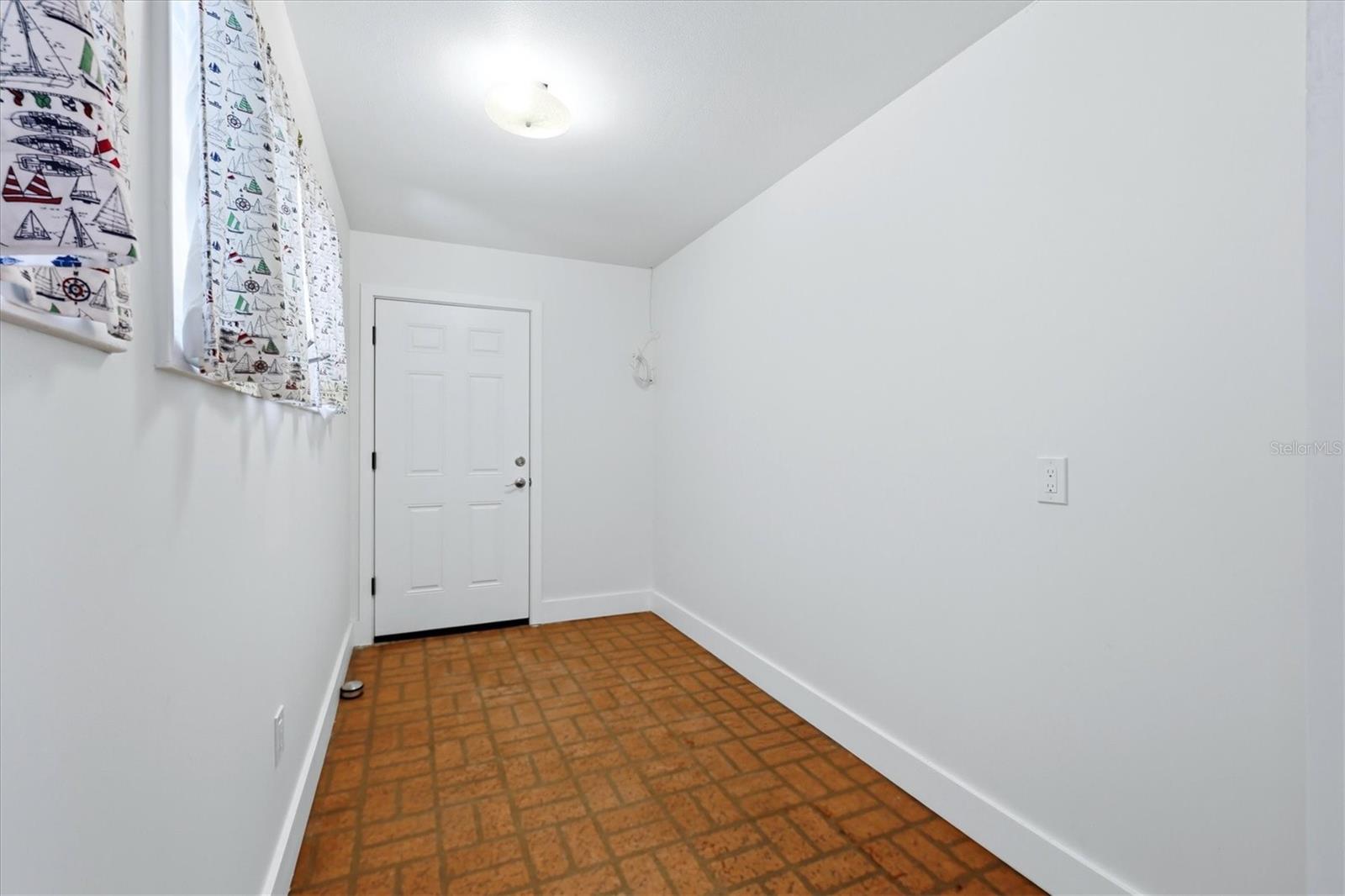 616 Lyons Ln Property Photo 28