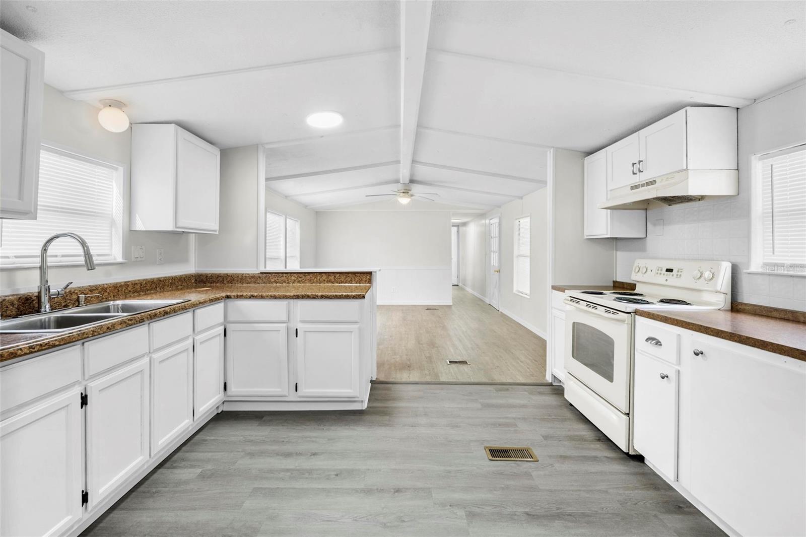 TB8490427 Property Photo 2
