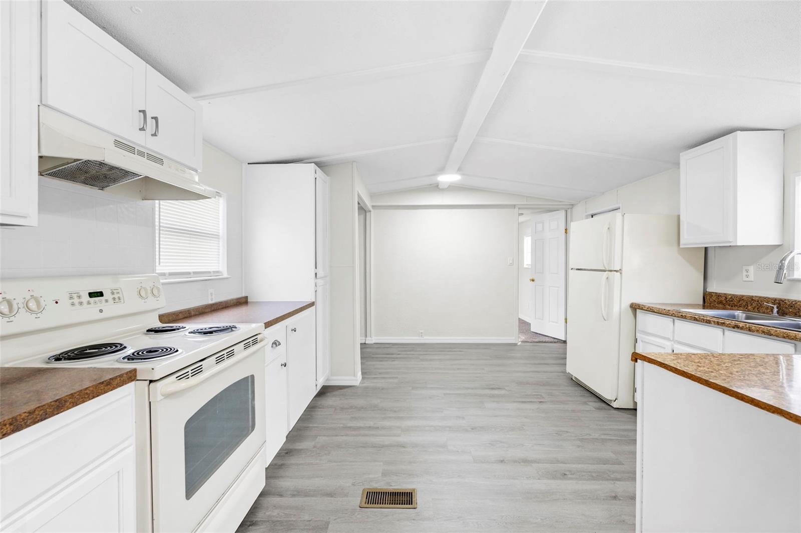 TB8490427 Property Photo 7