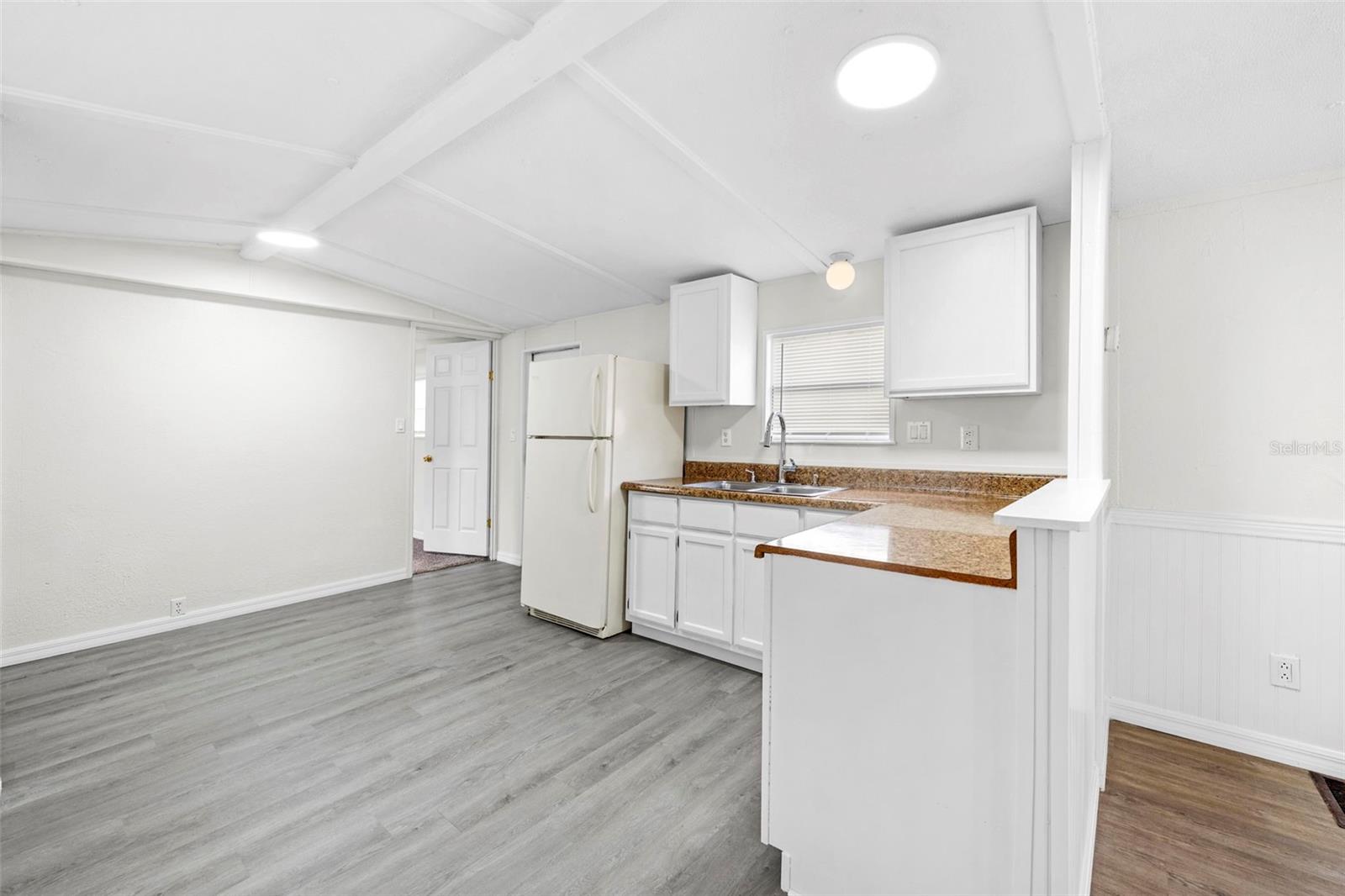 TB8490427 Property Photo 8