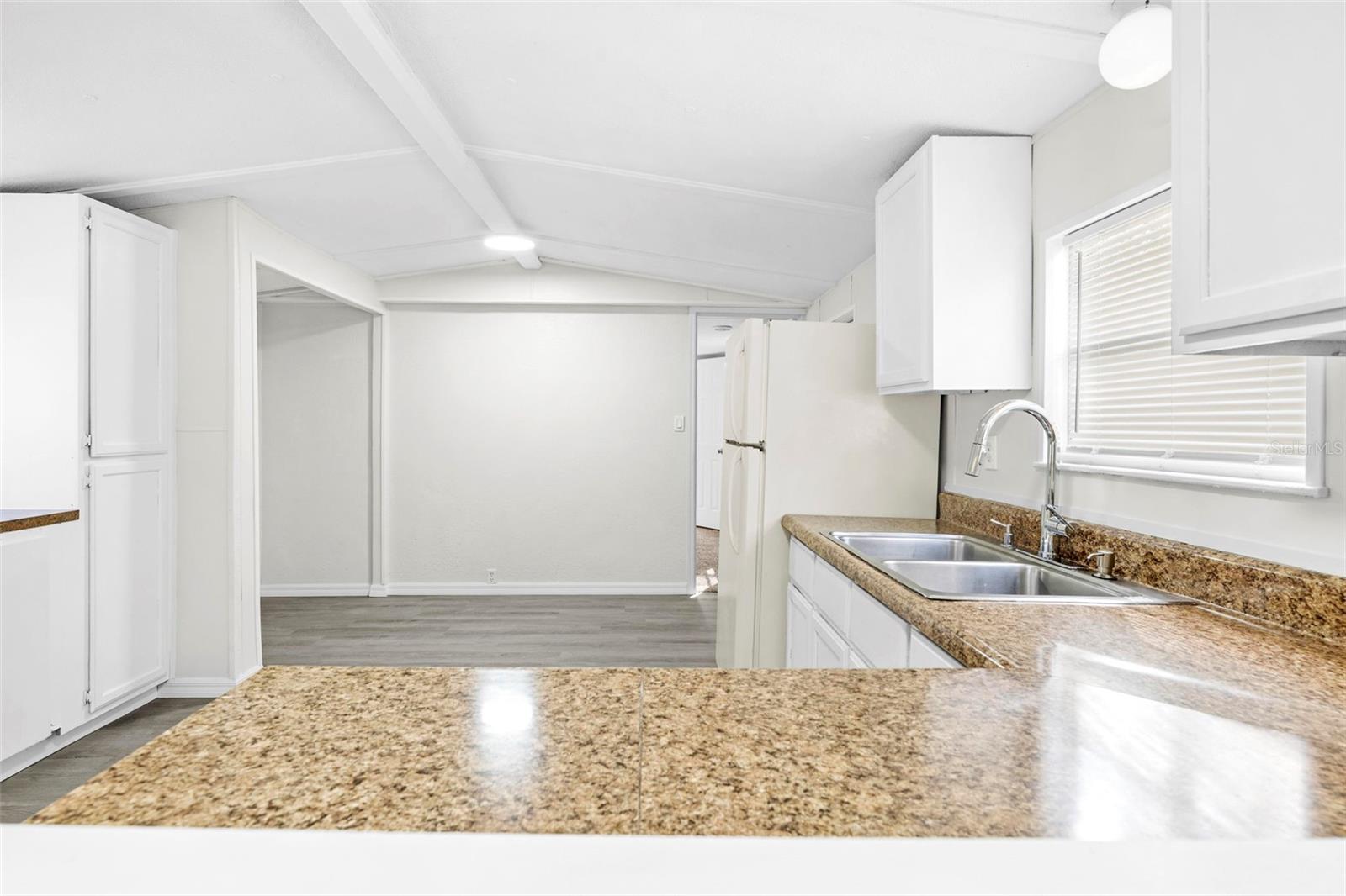 TB8490427 Property Photo 9