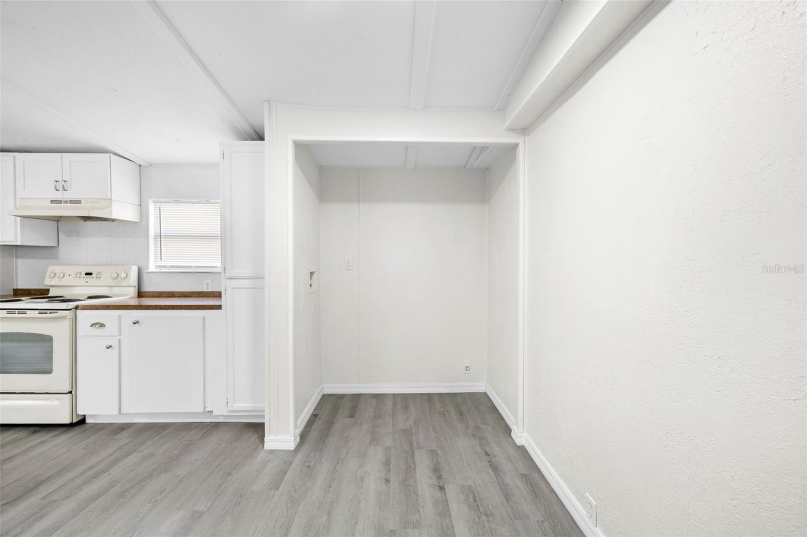 TB8490427 Property Photo 10