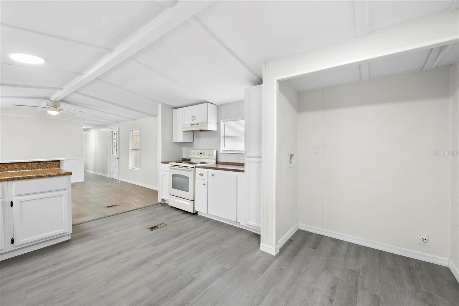 TB8490427 Property Photo 11