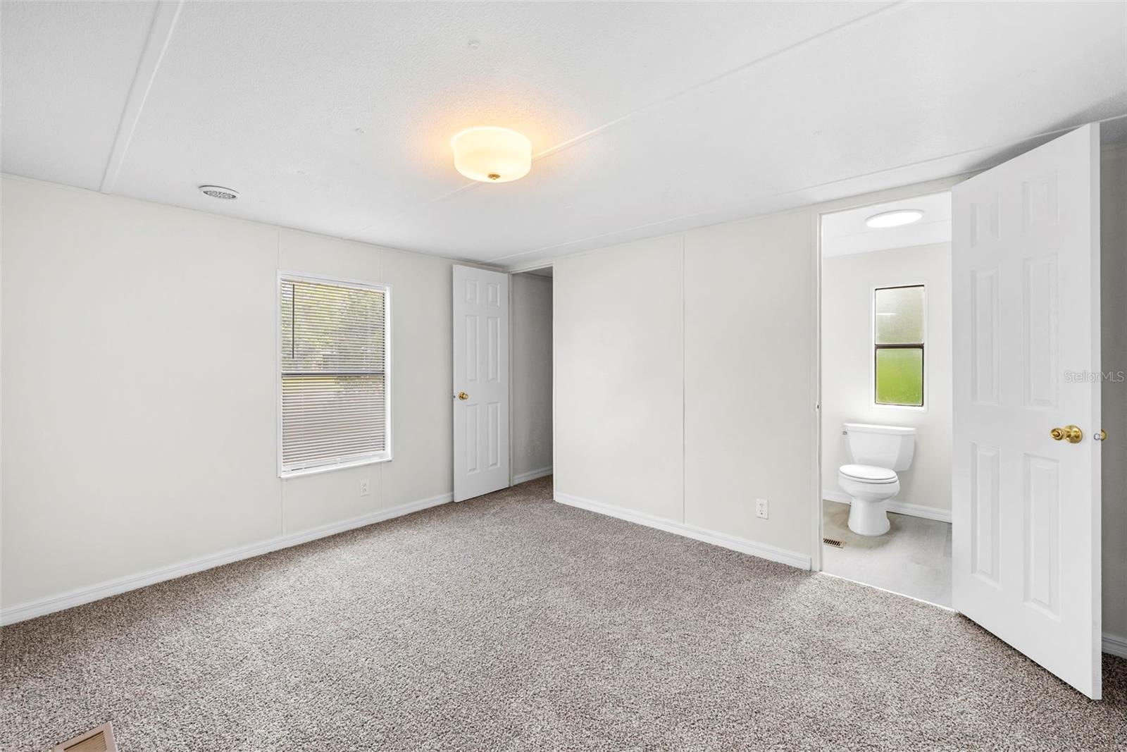 TB8490427 Property Photo 12