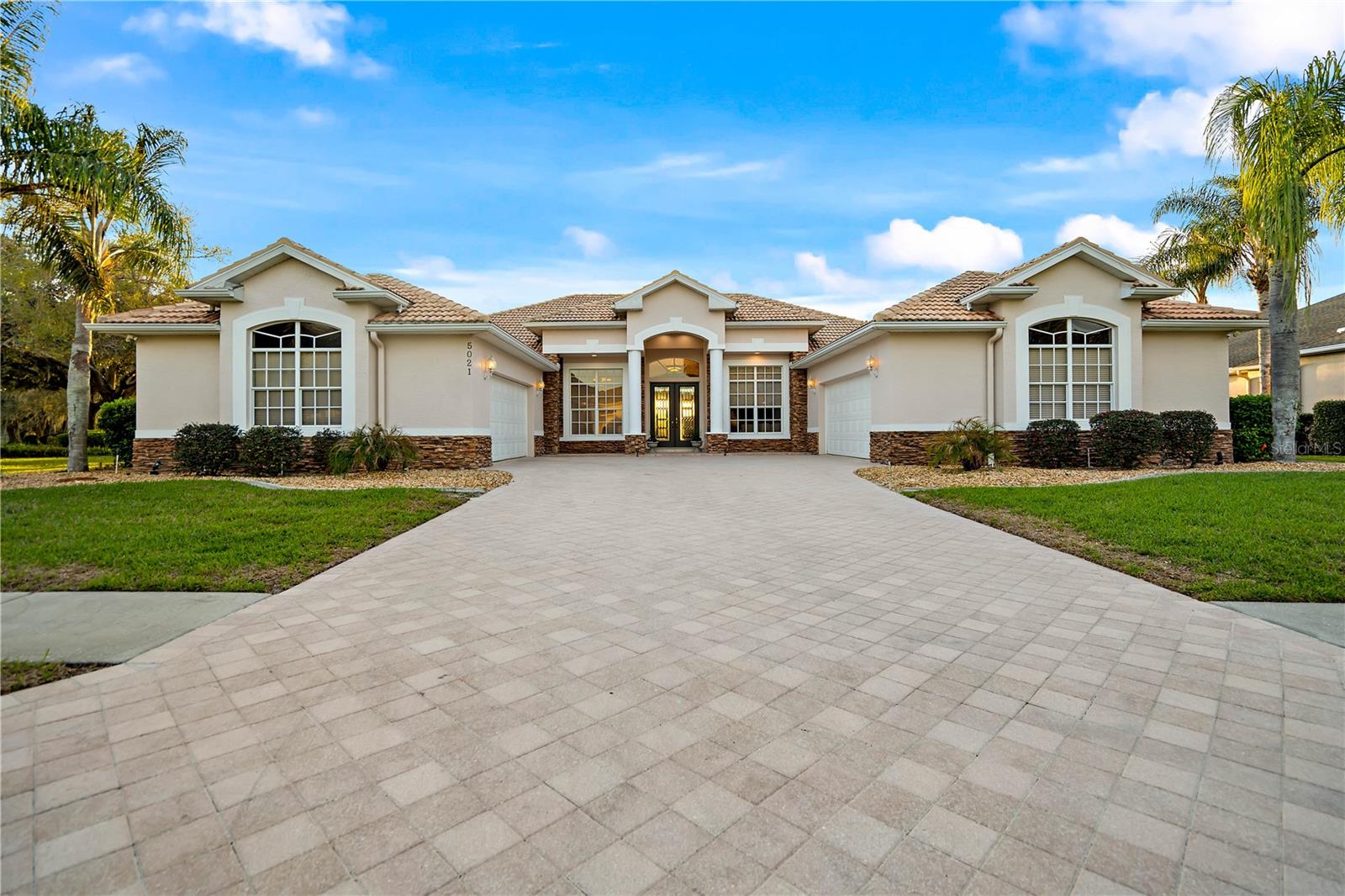 5021 Championship Cup Ln Property Photo 3