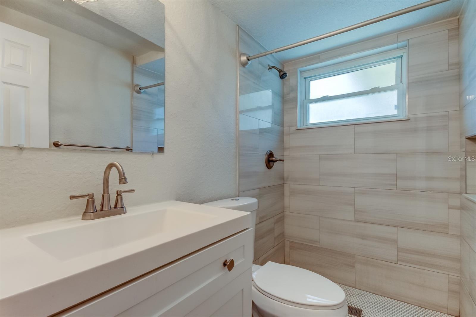 7144 Fairfax Dr Property Photo 25