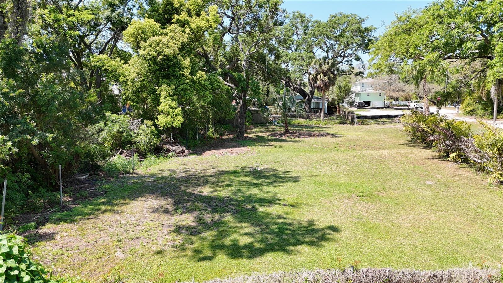 429 St Louis Ave Property Photo 3