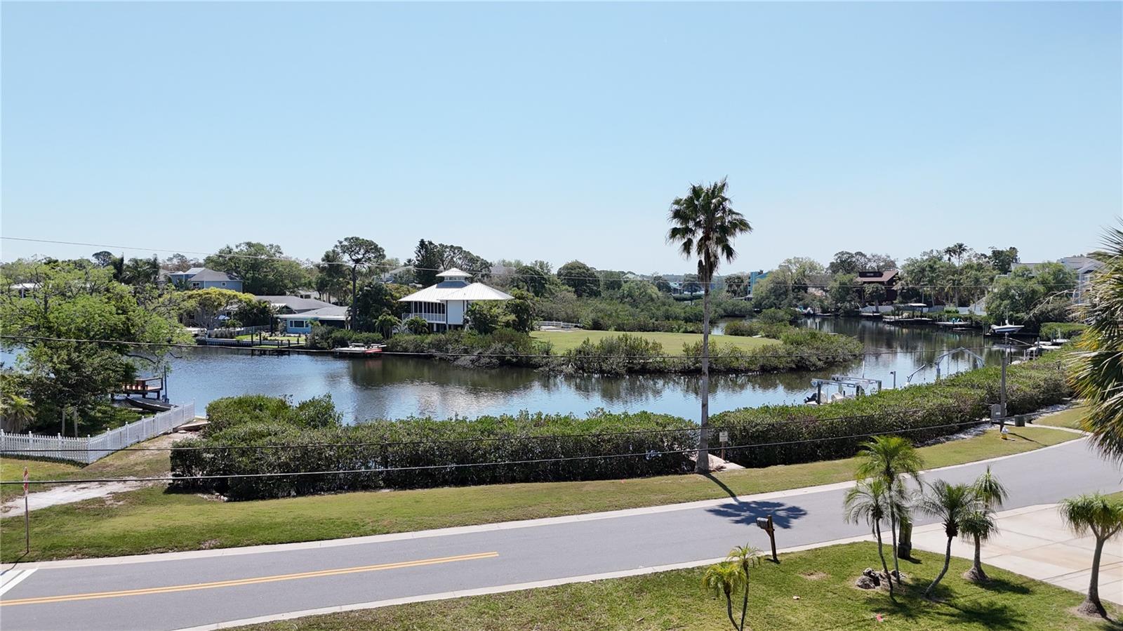 231 Lagoon Dr Property Photo 1