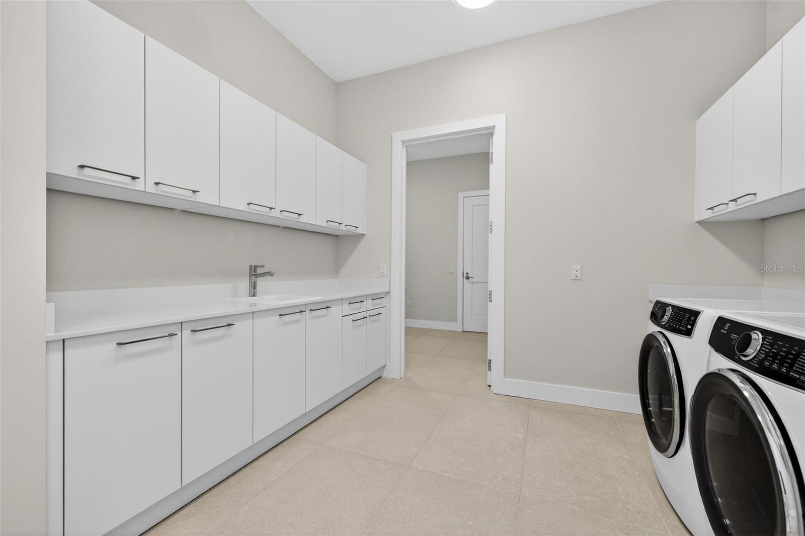 275 1st Ave S #4202 Property Photo 41