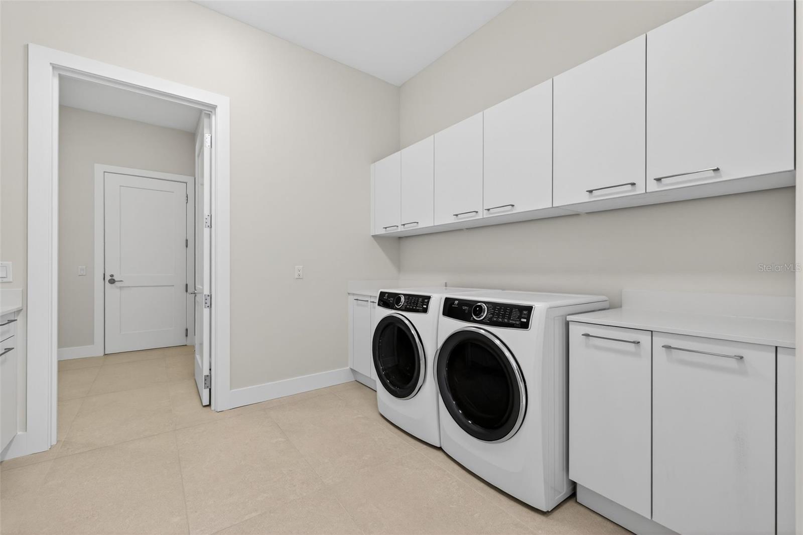 275 1st Ave S #4202 Property Photo 42