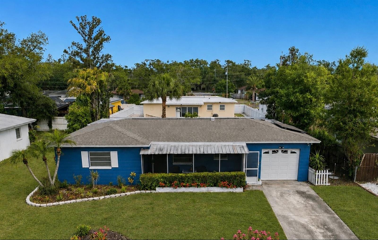 2027 E Valencia Way E Property Photo 2