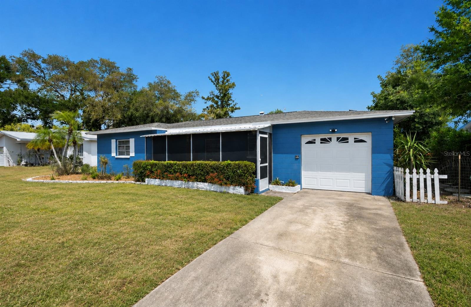2027 E Valencia Way E Property Photo 3
