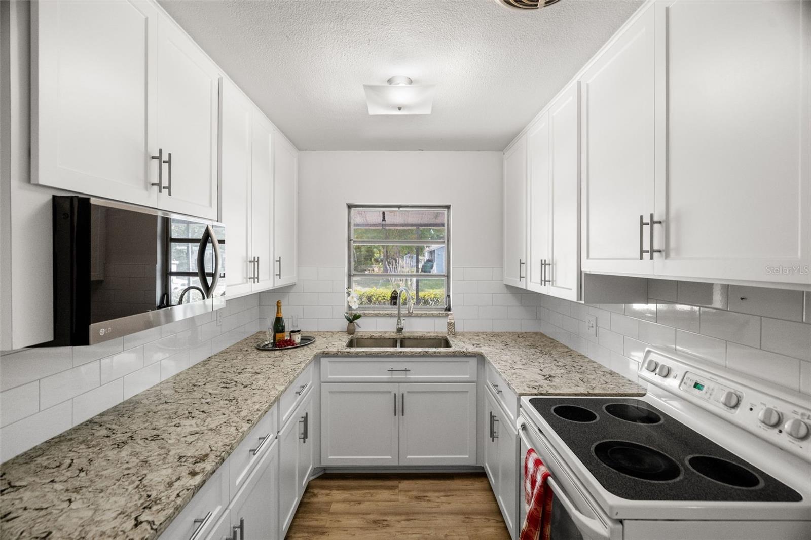 2027 E Valencia Way E Property Photo 5