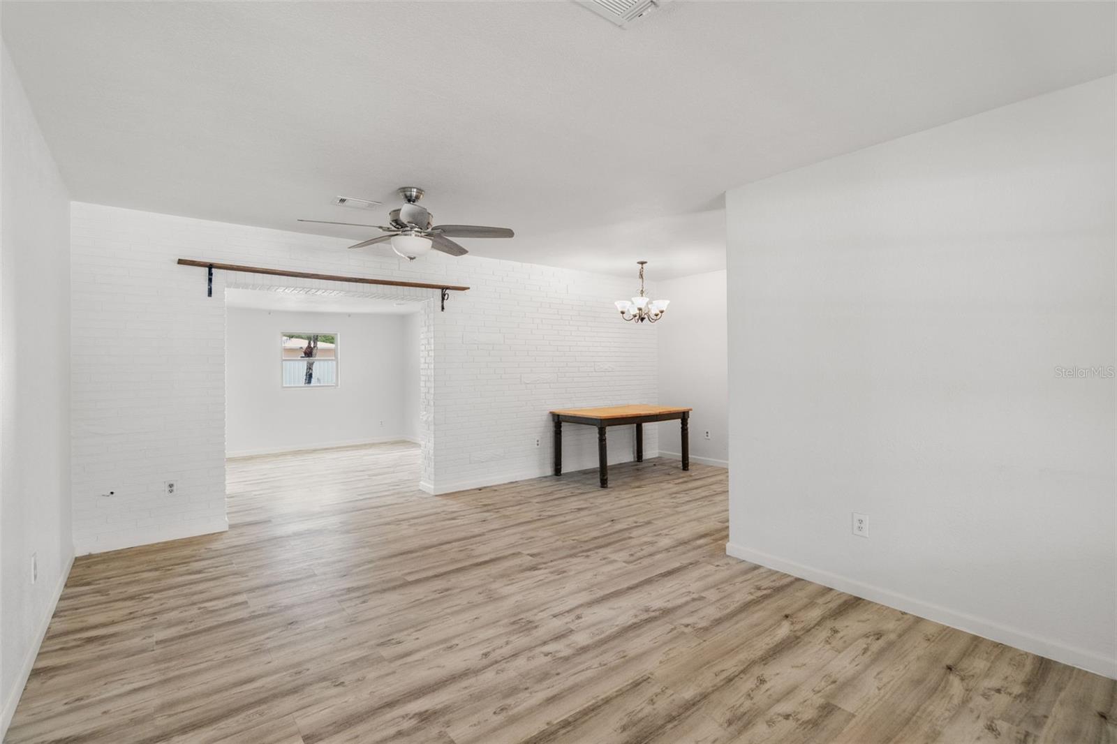 2027 E Valencia Way E Property Photo 12