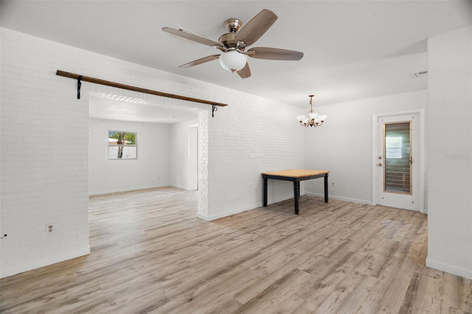 2027 E Valencia Way E Property Photo 15