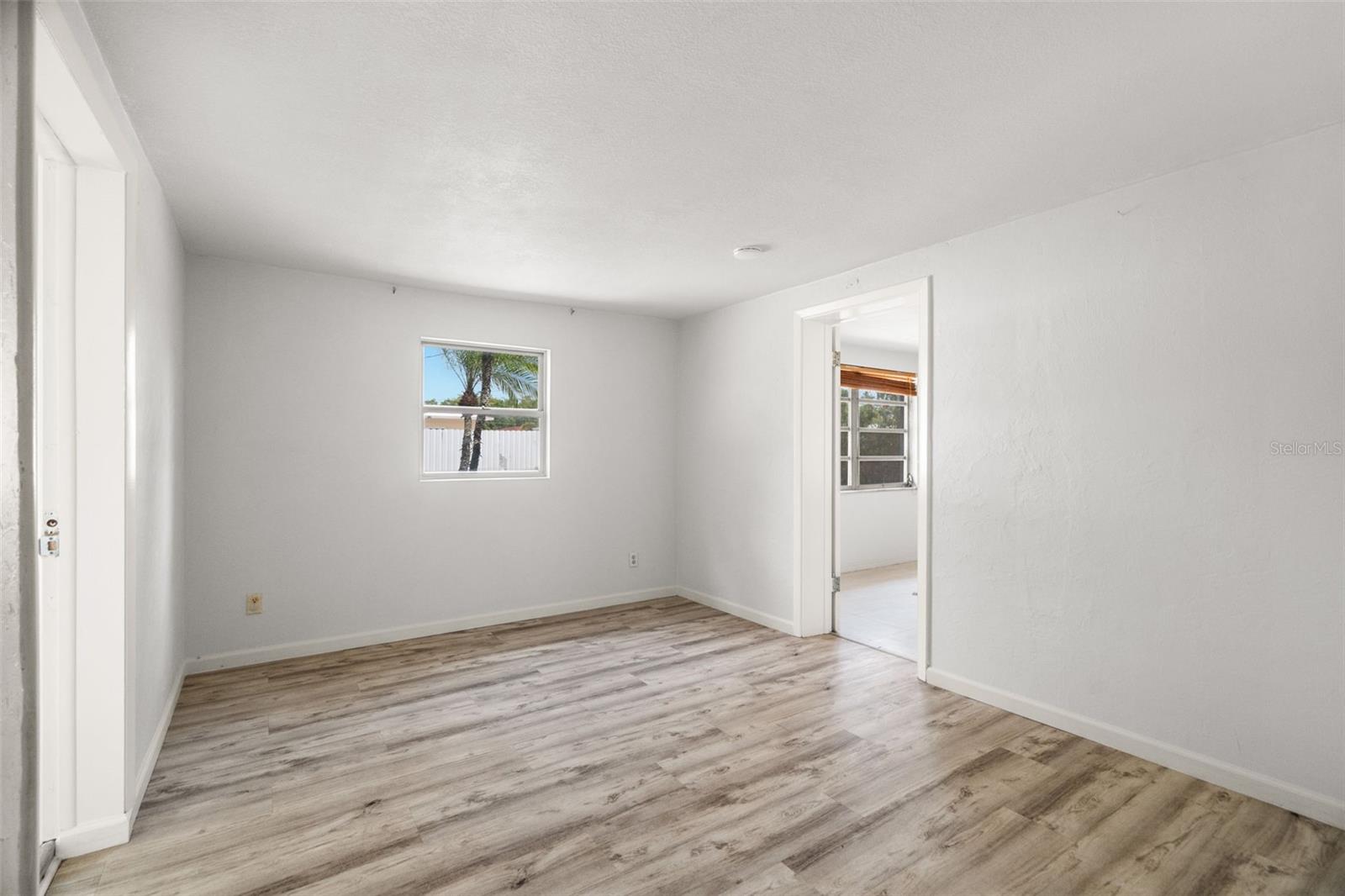 2027 E Valencia Way E Property Photo 17