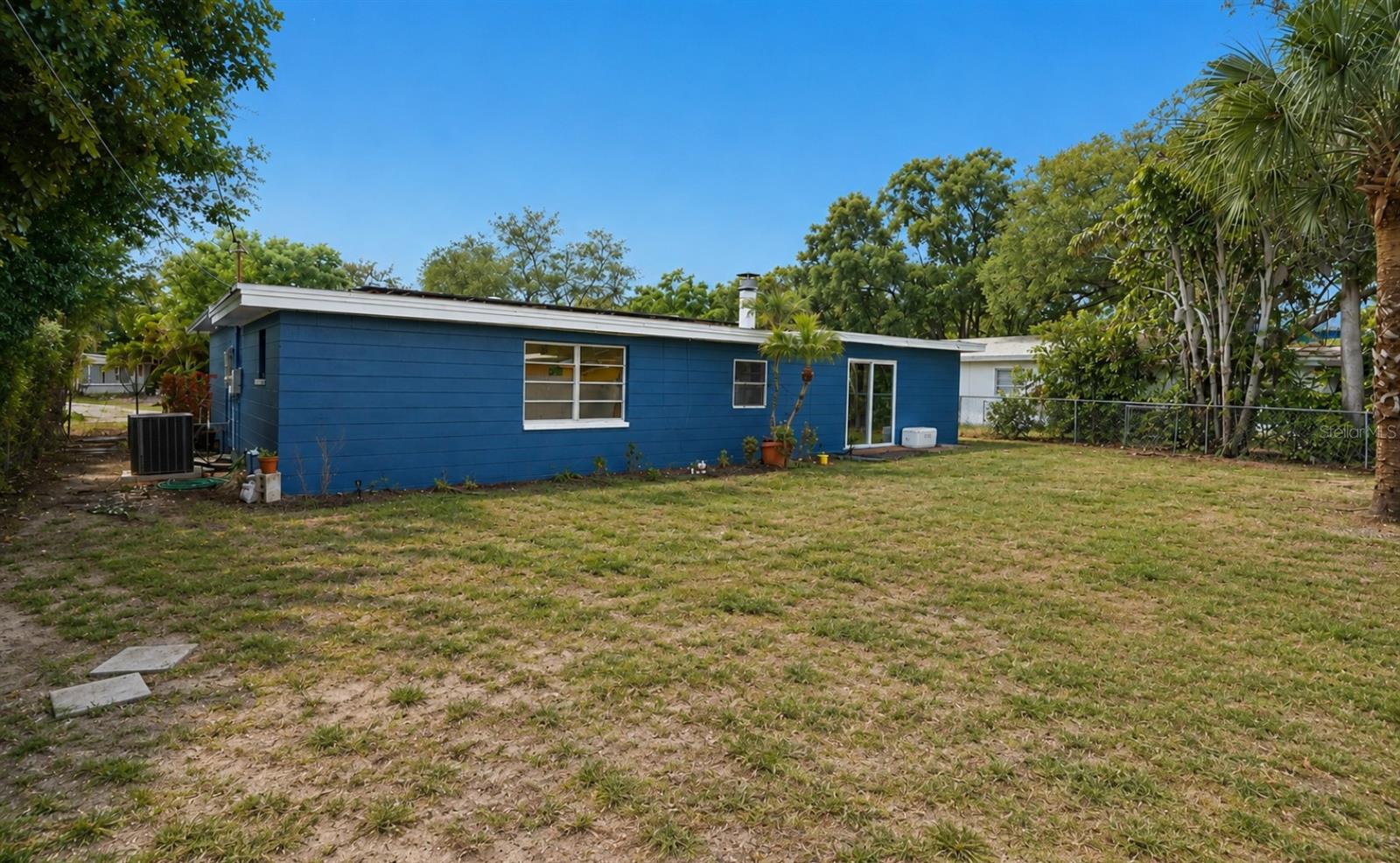 2027 E Valencia Way E Property Photo 35