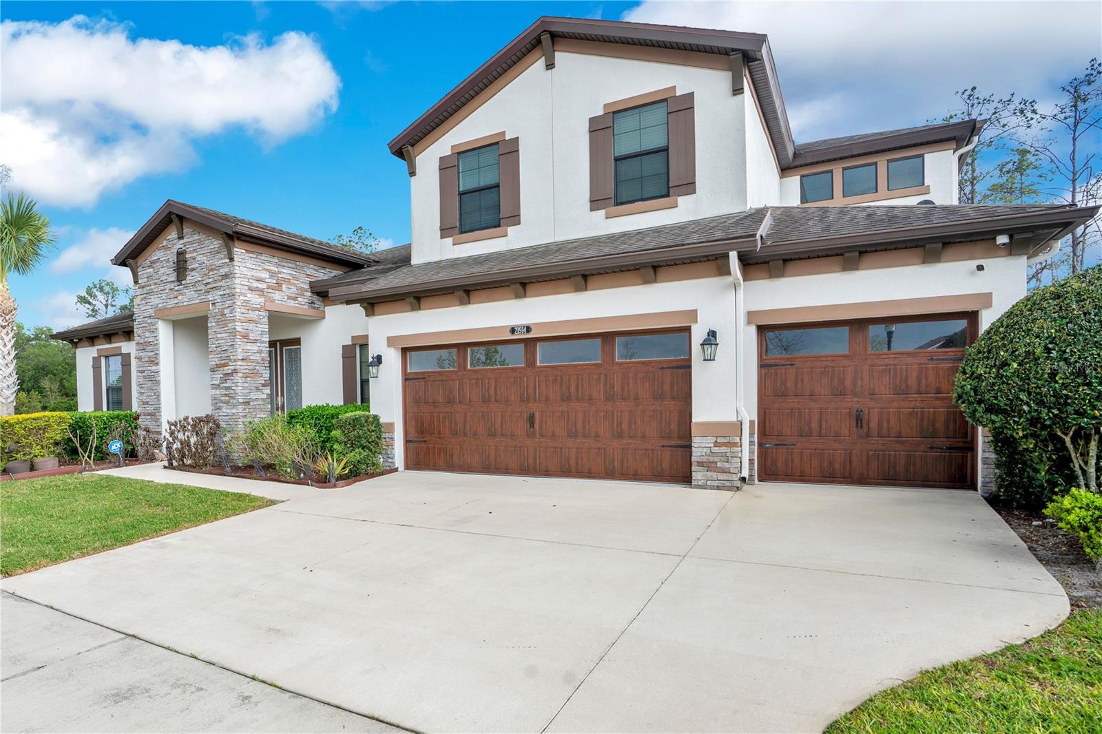 21914 Butterfly Kiss Dr Property Photo 2