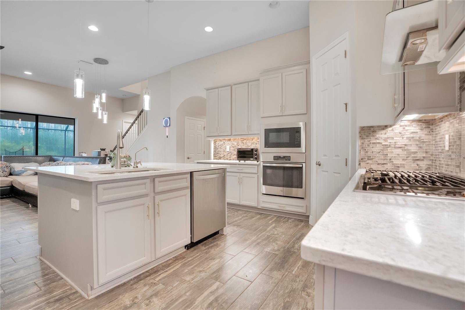 21914 Butterfly Kiss Dr Property Photo 13