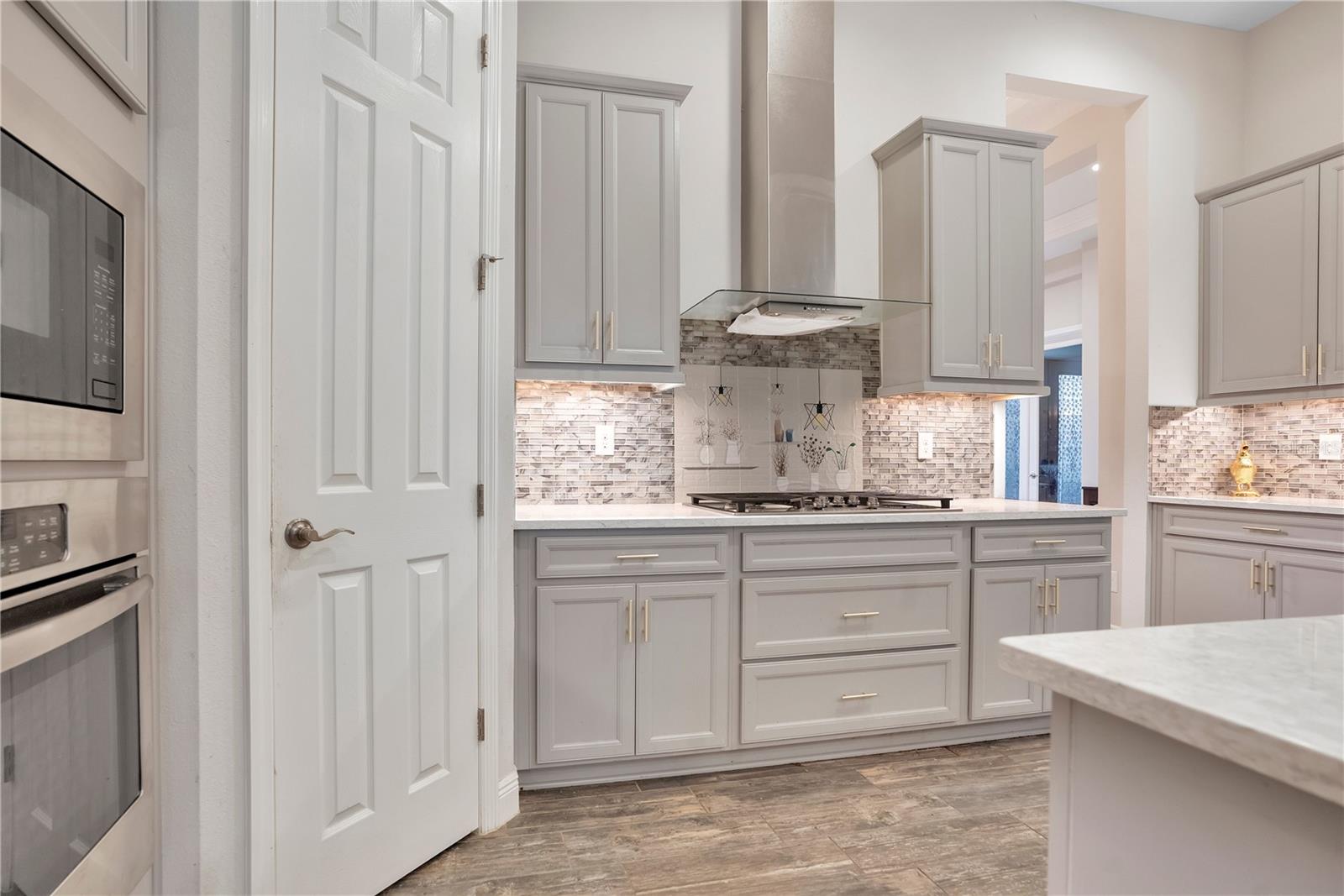 21914 Butterfly Kiss Dr Property Photo 14