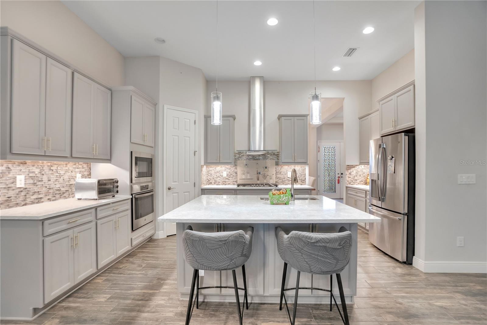 21914 Butterfly Kiss Dr Property Photo 16