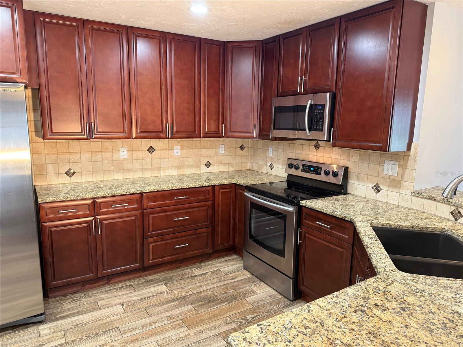 98 Dade Ave Property Photo 8