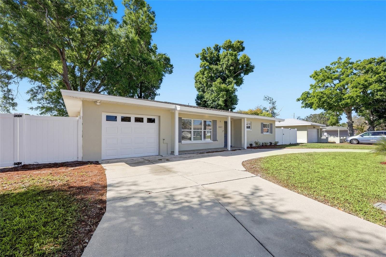 1817 HUNT LANE