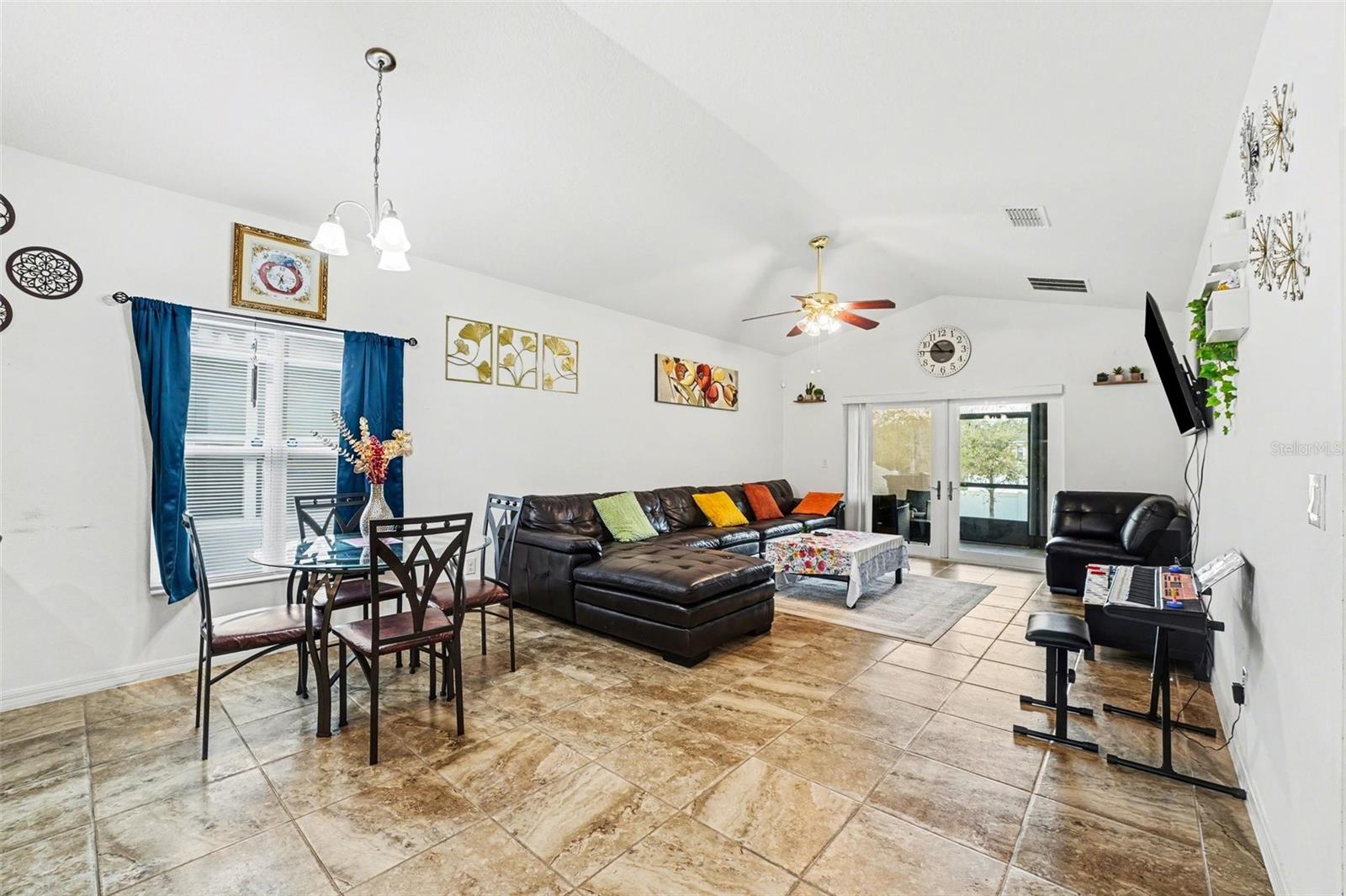 815 Montgomery Way Property Photo 10