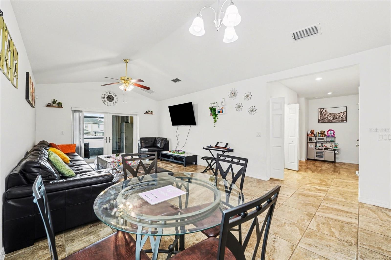 815 Montgomery Way Property Photo 11