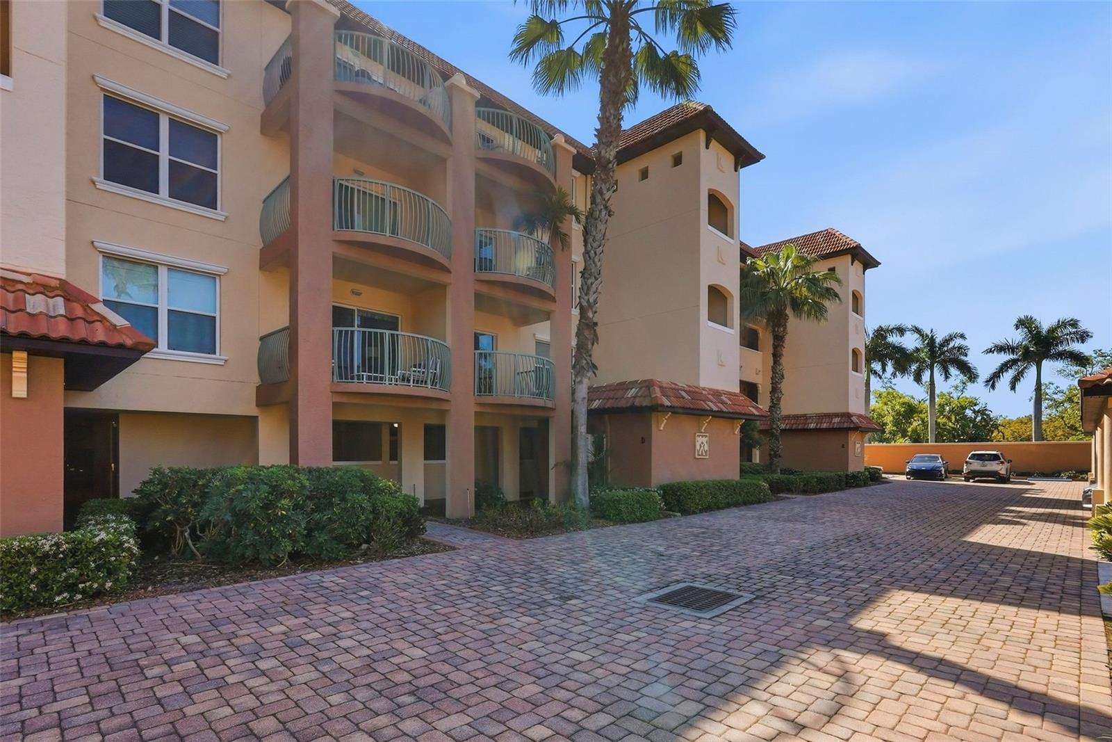 1695 PINELLAS BAYWAY S #E4 Property Photo 1
