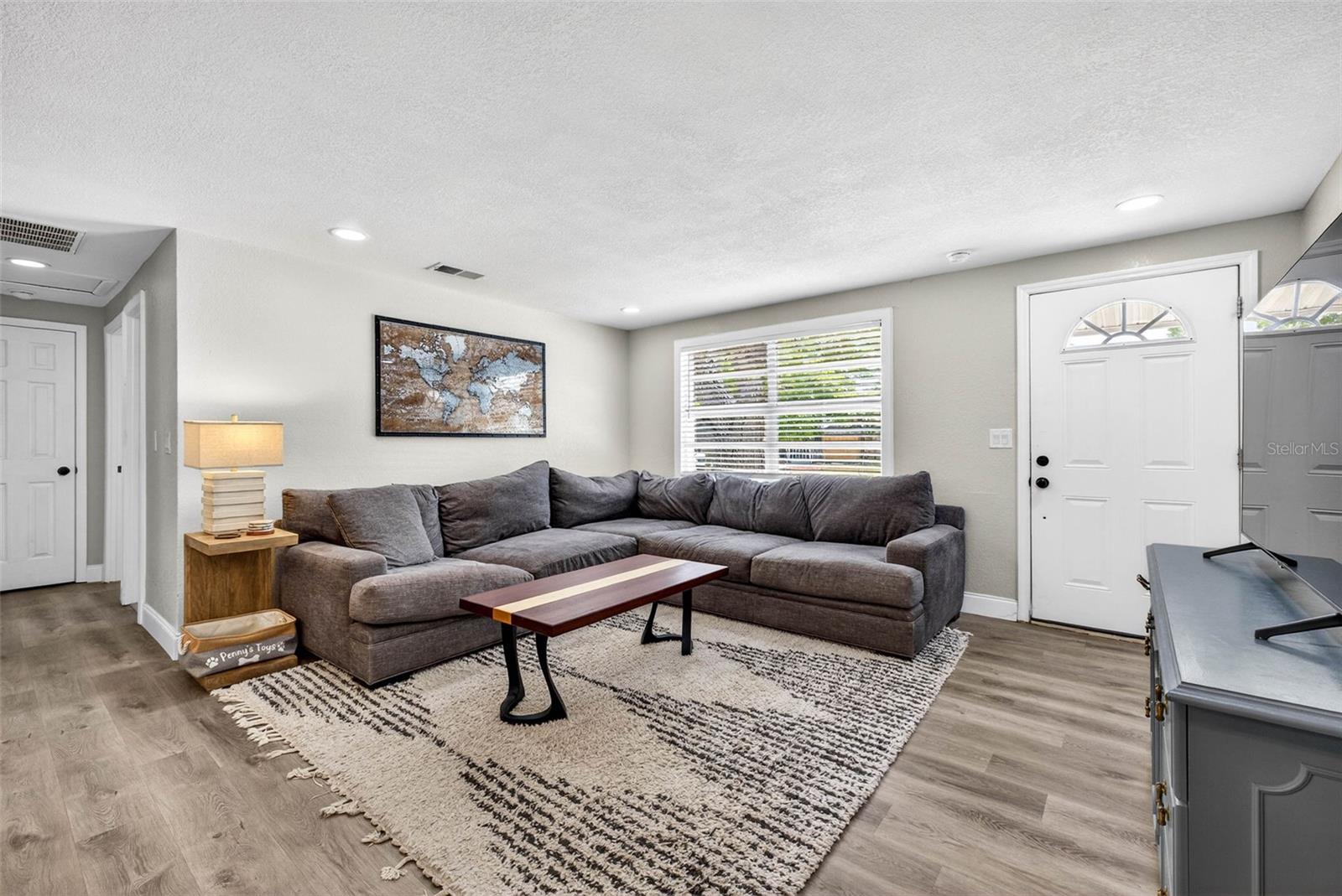 6827 80th Ter N Property Photo 5