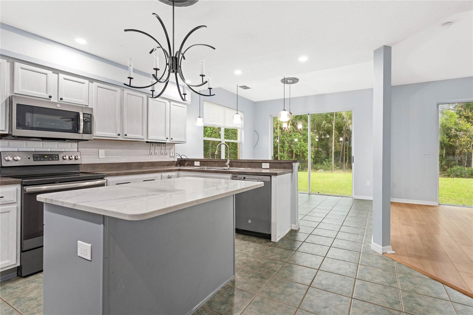 27012 Sea Breeze Way Property Photo 7