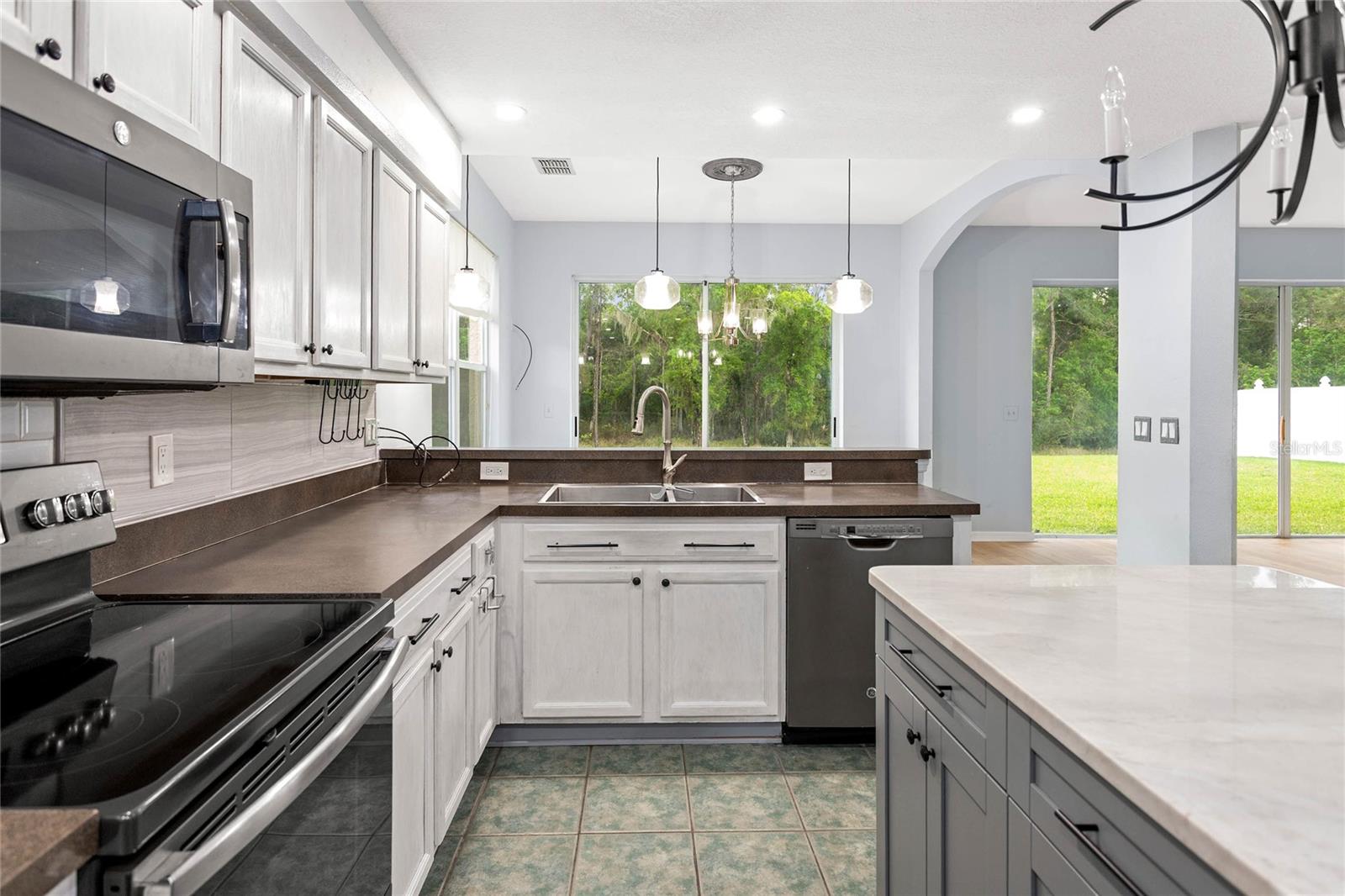 27012 Sea Breeze Way Property Photo 8